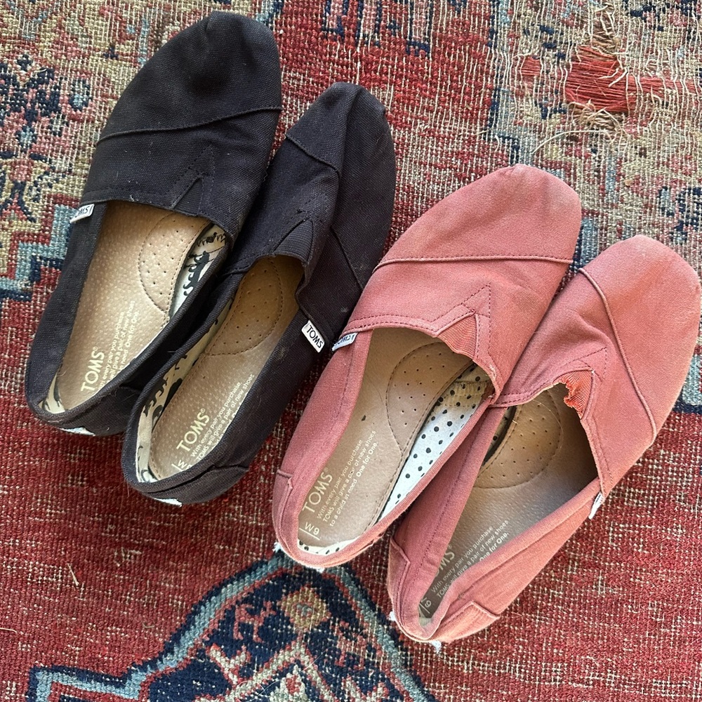 Tom’s shoes BUNDLE (2x well used pairs) Sz 9
